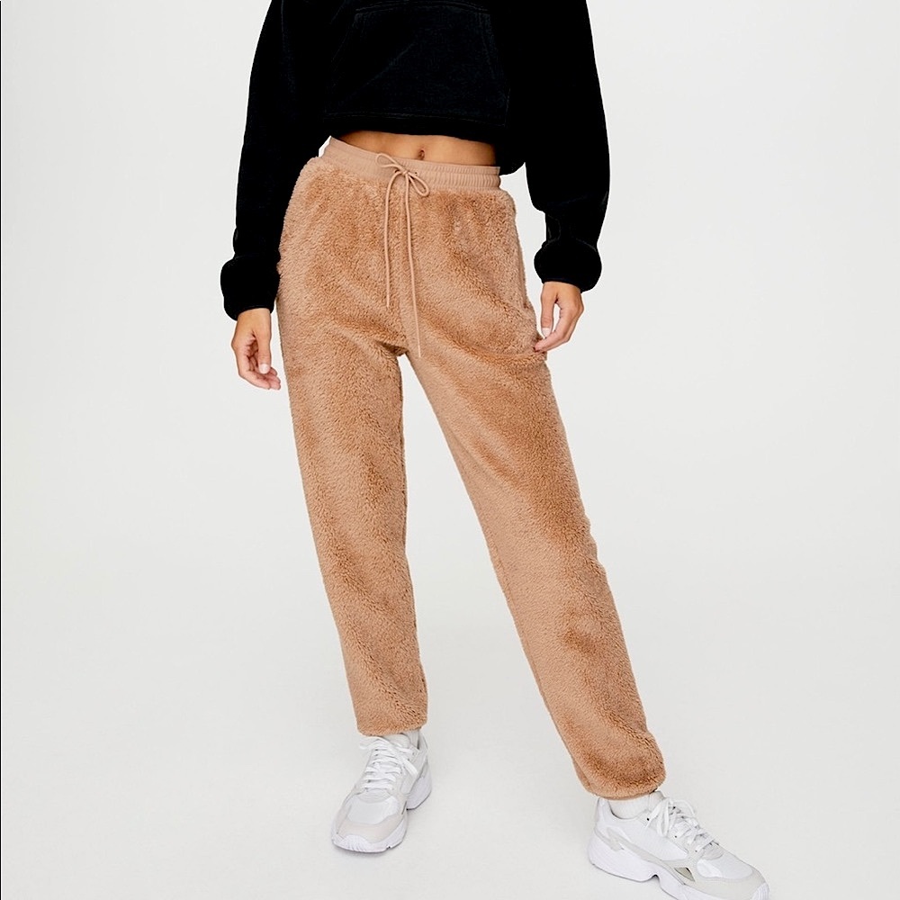 NWT | TNA Newport Fuzzy Jogger | Aritzia Pants